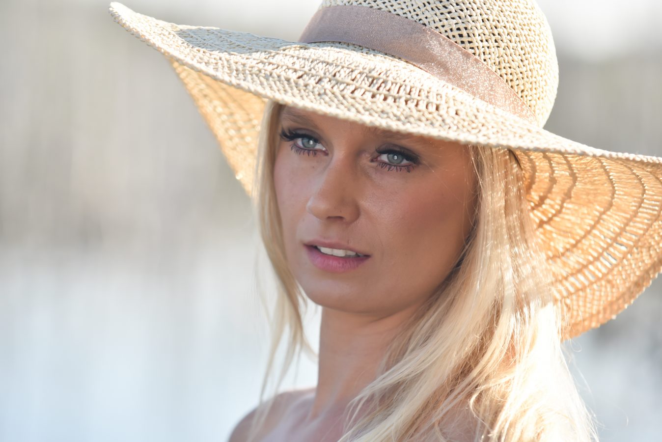 portrait frau mit hut hannover